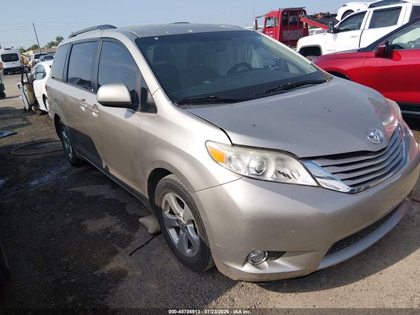 2015 TOYOTA SIENNA LE 8 PASSENGER