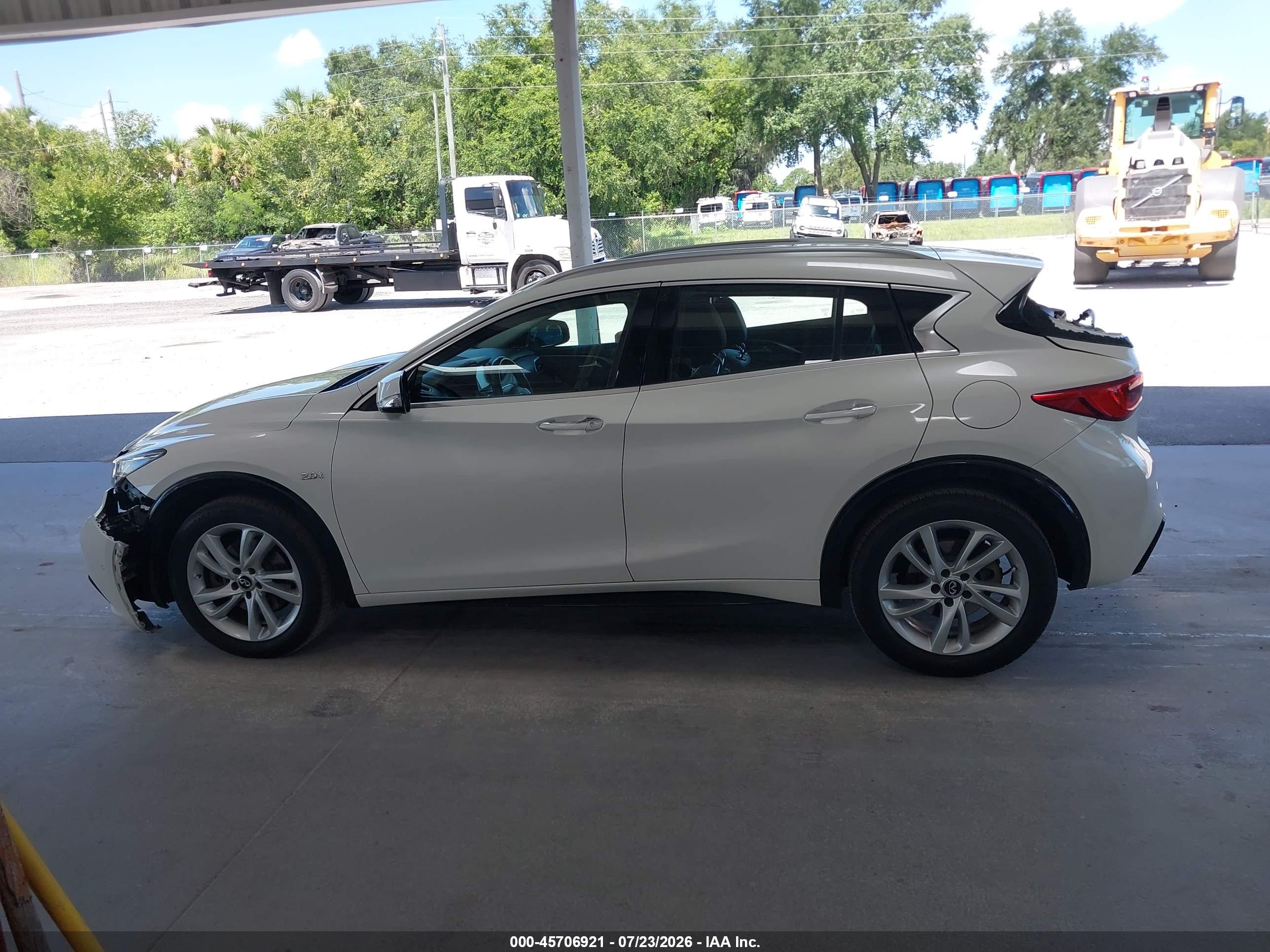 2017 INFINITI QX30 PREMIUM