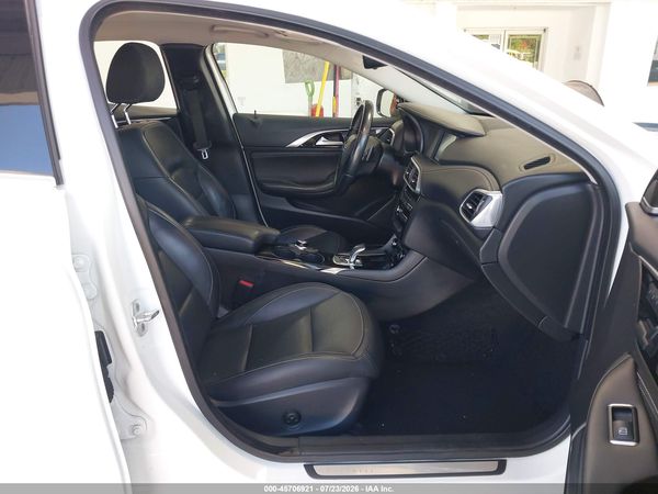 2017 INFINITI QX30 PREMIUM