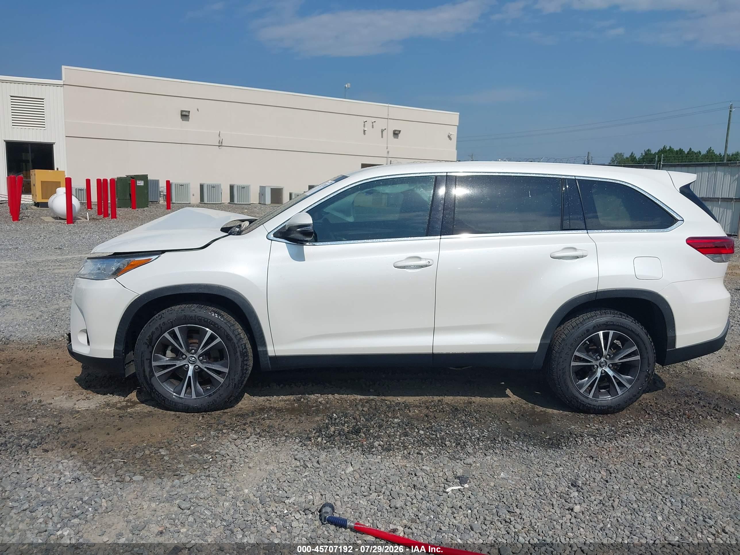 2019 TOYOTA HIGHLANDER LE