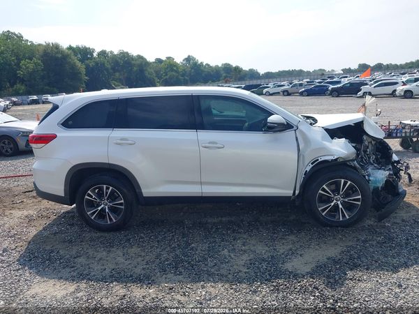2019 TOYOTA HIGHLANDER LE