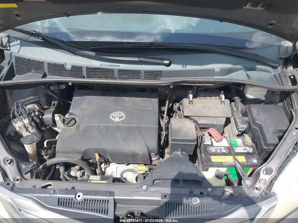 2012 TOYOTA SIENNA XLE V6 8 PASSENGER
