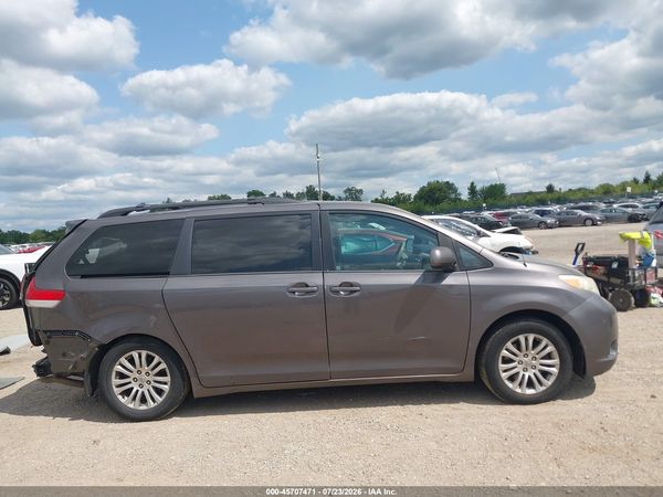 2012 TOYOTA SIENNA XLE V6 8 PASSENGER