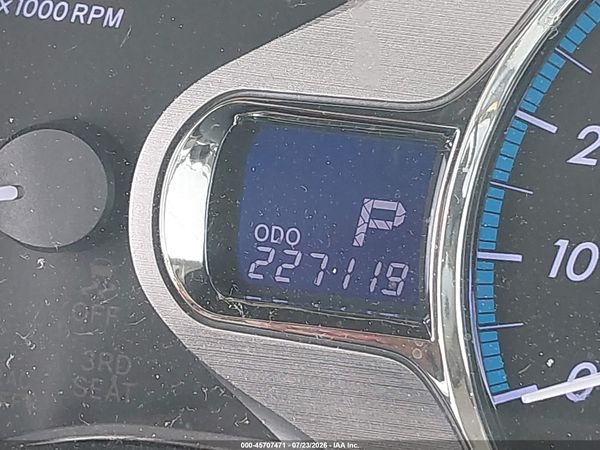 2012 TOYOTA SIENNA XLE V6 8 PASSENGER