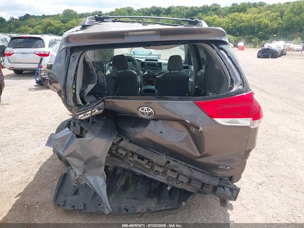 2012 TOYOTA SIENNA XLE V6 8 PASSENGER