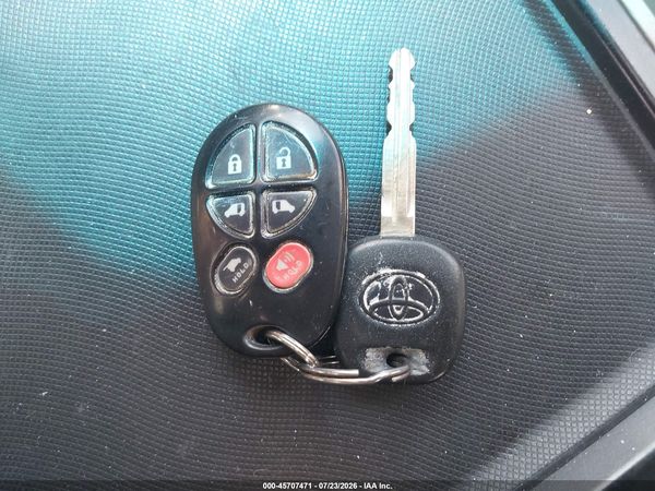 2012 TOYOTA SIENNA XLE V6 8 PASSENGER