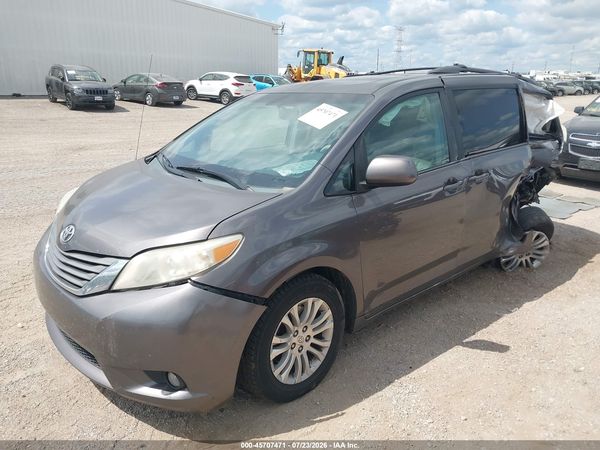 2012 TOYOTA SIENNA XLE V6 8 PASSENGER