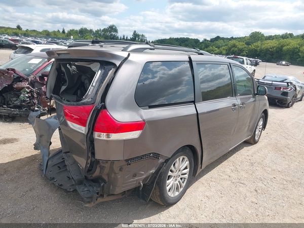2012 TOYOTA SIENNA XLE V6 8 PASSENGER