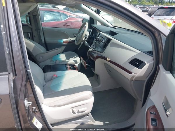 2012 TOYOTA SIENNA XLE V6 8 PASSENGER