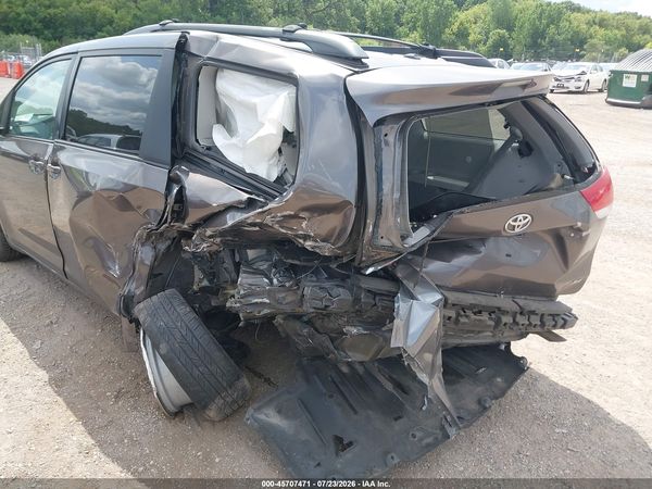 2012 TOYOTA SIENNA XLE V6 8 PASSENGER