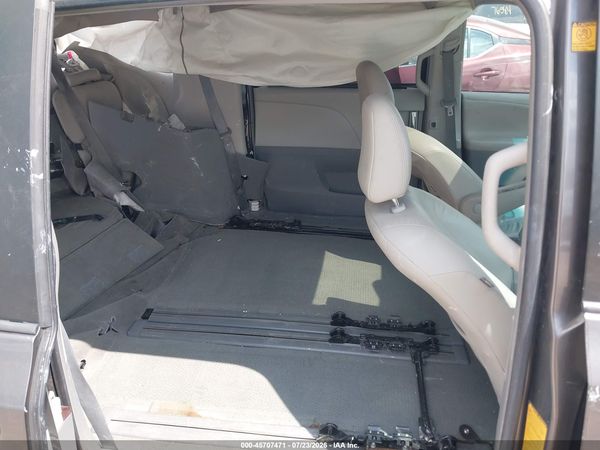2012 TOYOTA SIENNA XLE V6 8 PASSENGER