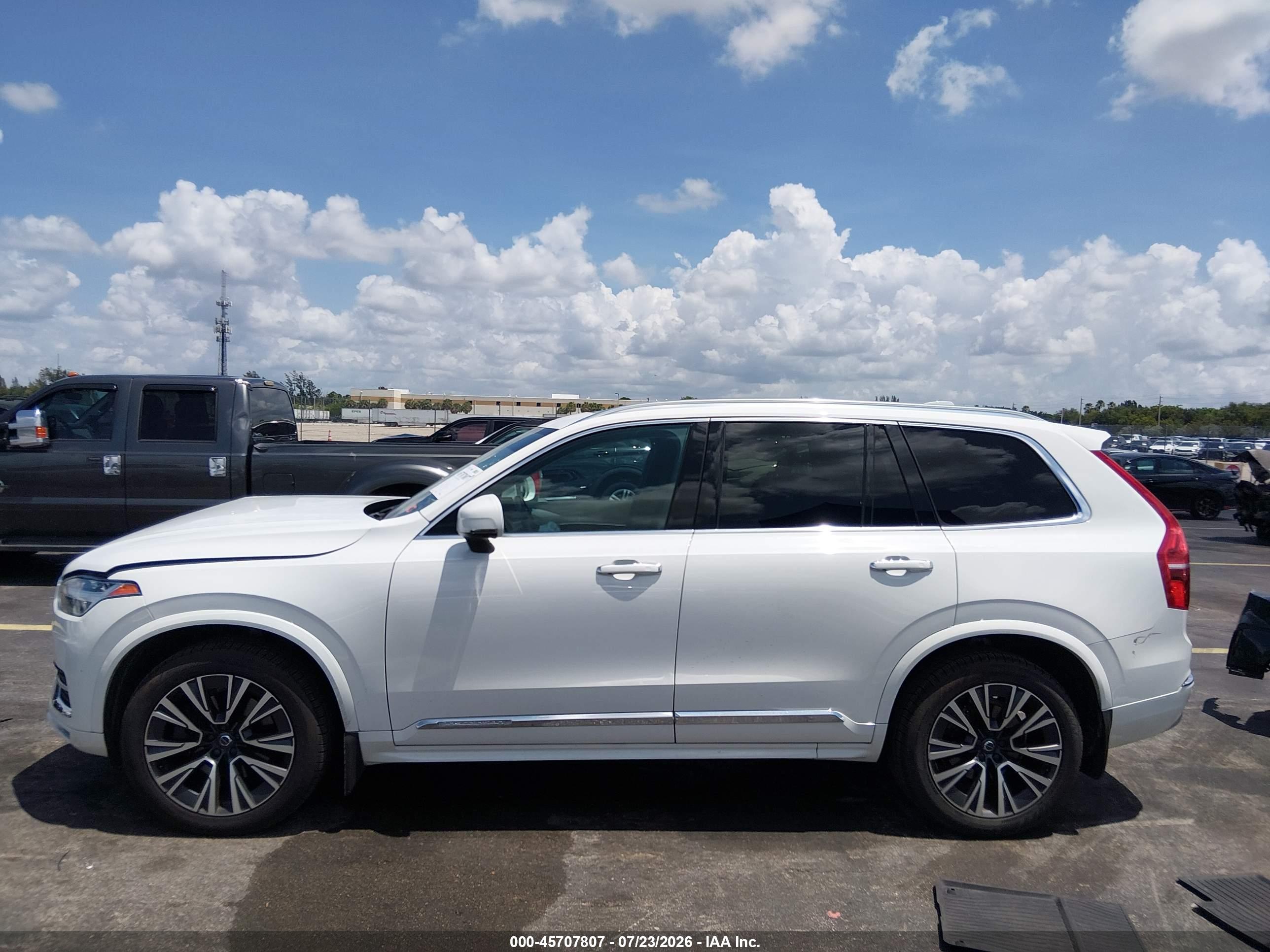 2022 VOLVO XC90 T5 MOMENTUM 7 PASSENGER
