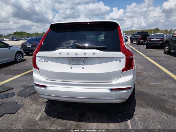 2022 VOLVO XC90 T5 MOMENTUM 7 PASSENGER