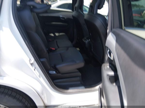 2022 VOLVO XC90 T5 MOMENTUM 7 PASSENGER