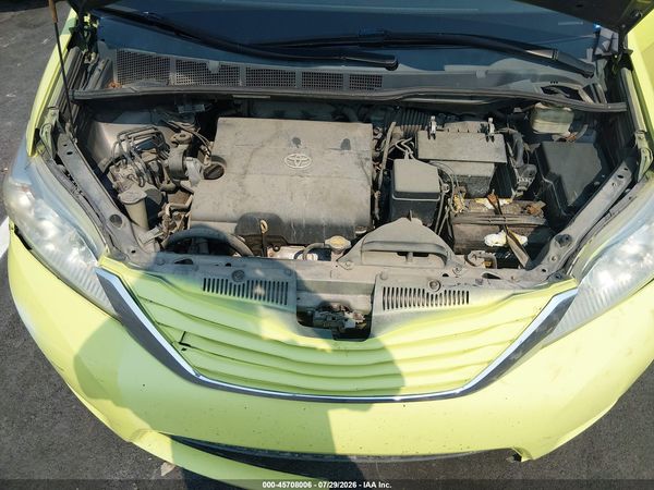 2015 TOYOTA SIENNA LE 8 PASSENGER