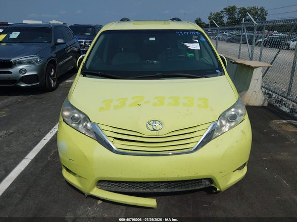 2015 TOYOTA SIENNA LE 8 PASSENGER