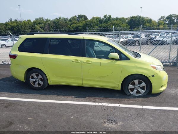 2015 TOYOTA SIENNA LE 8 PASSENGER