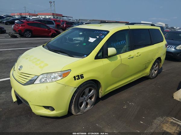 2015 TOYOTA SIENNA
