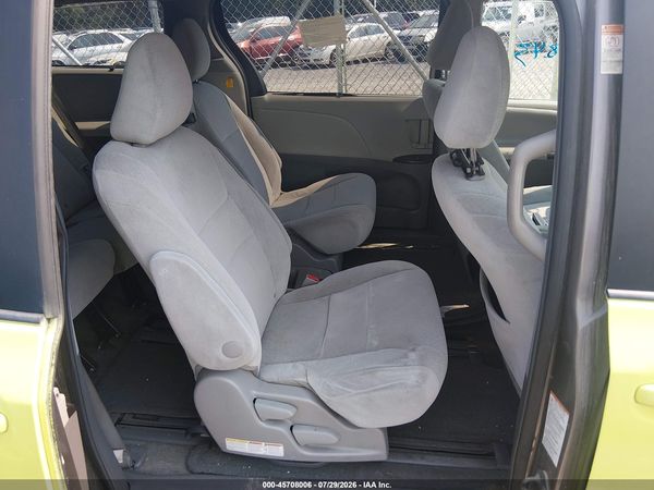 2015 TOYOTA SIENNA LE 8 PASSENGER