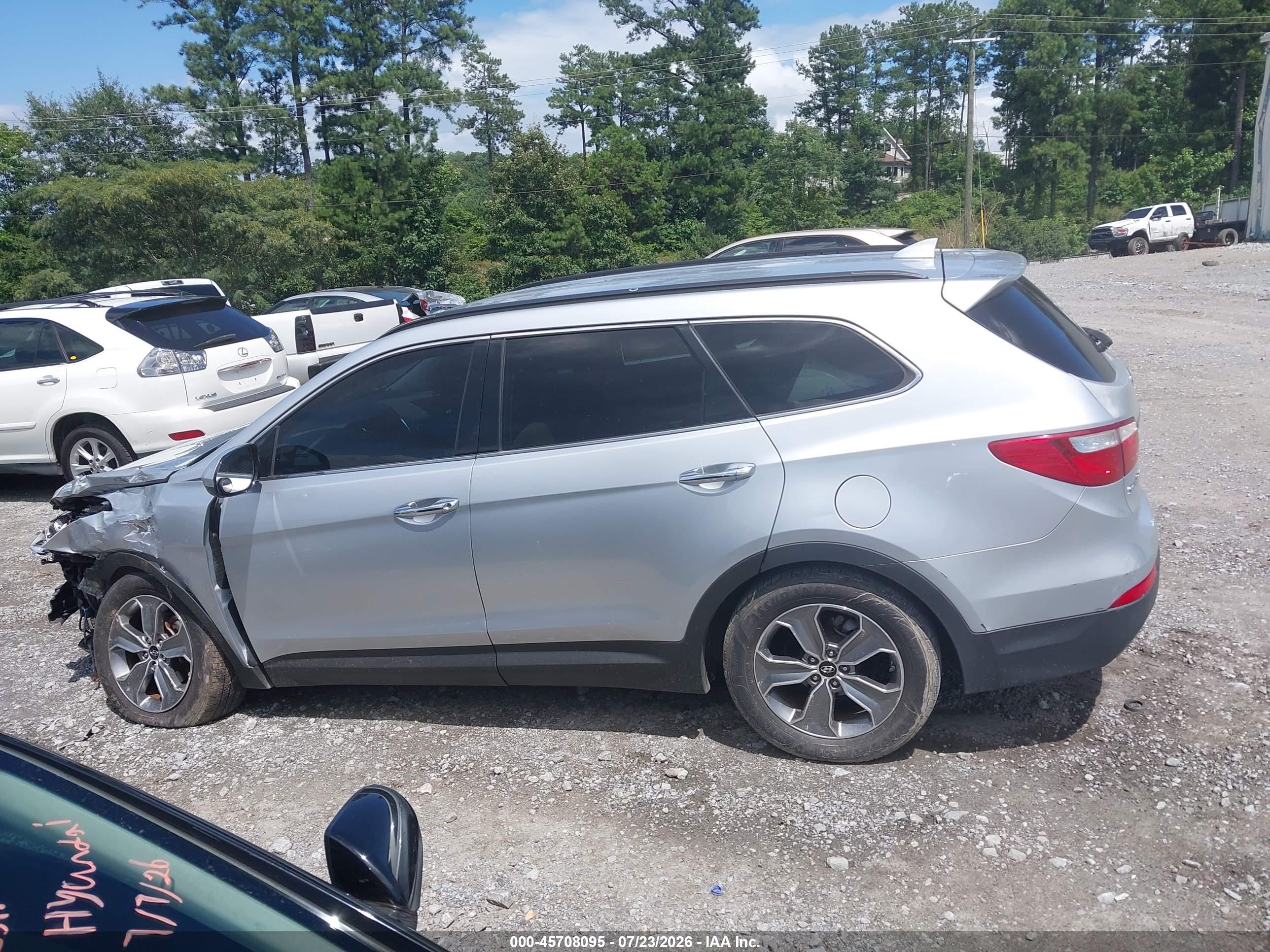 2016 HYUNDAI SANTA FE SE