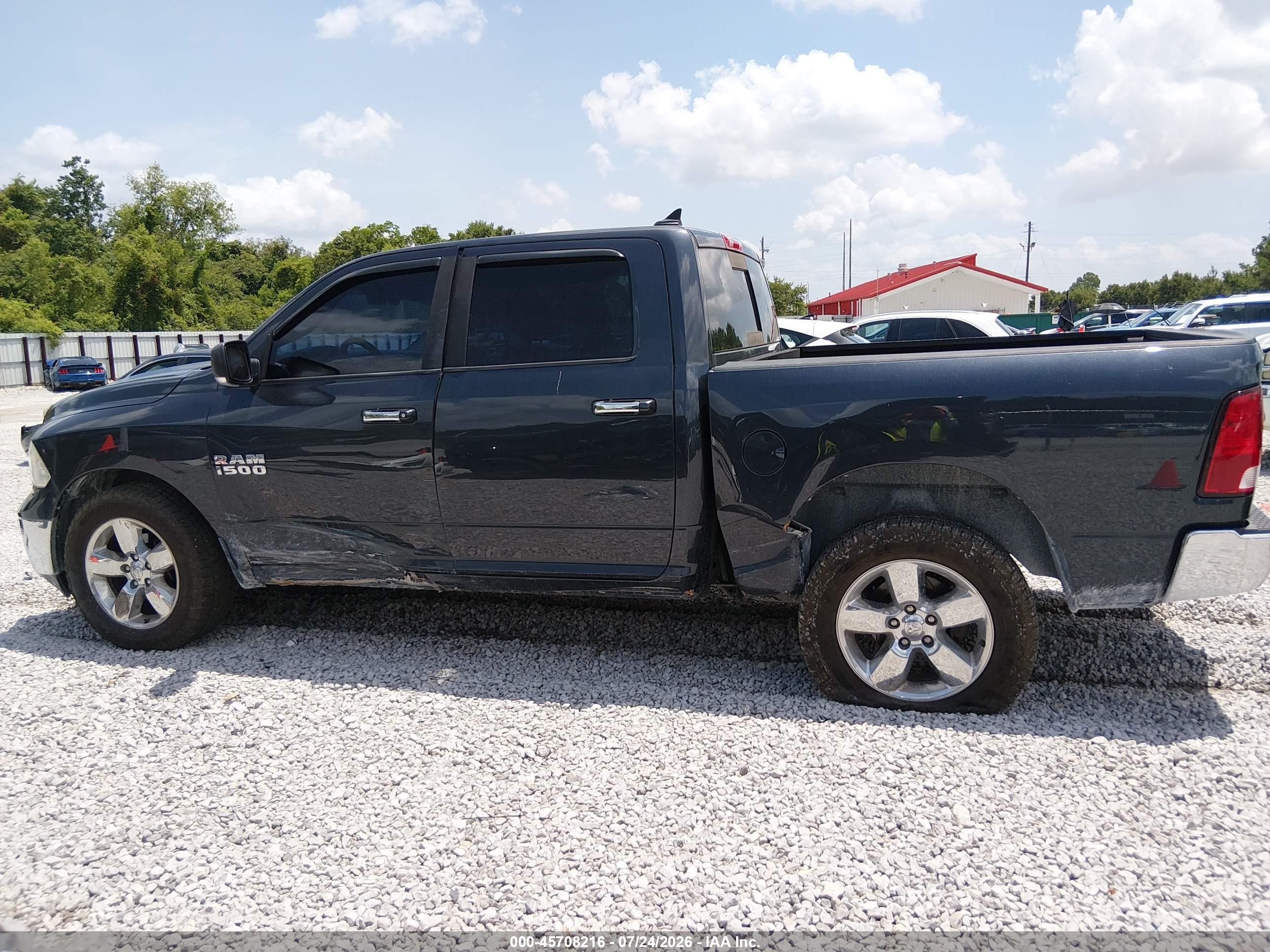 2016 RAM 1500 SLT