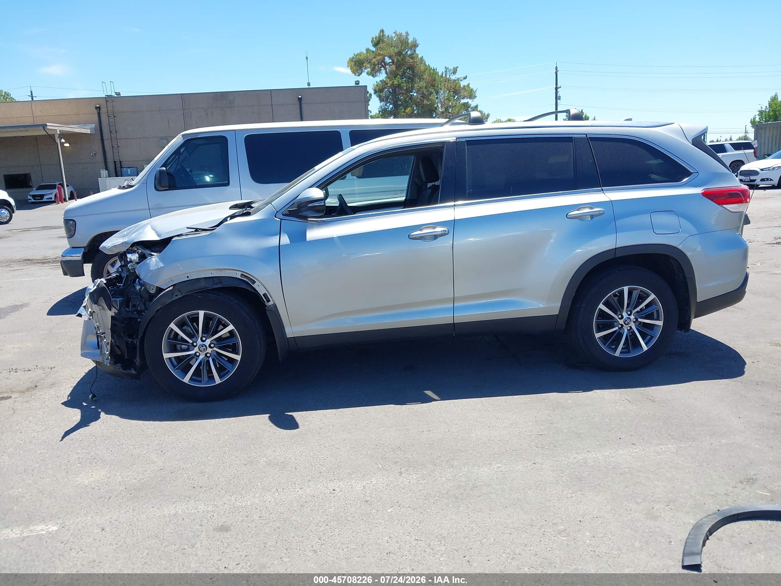 2019 TOYOTA HIGHLANDER XLE