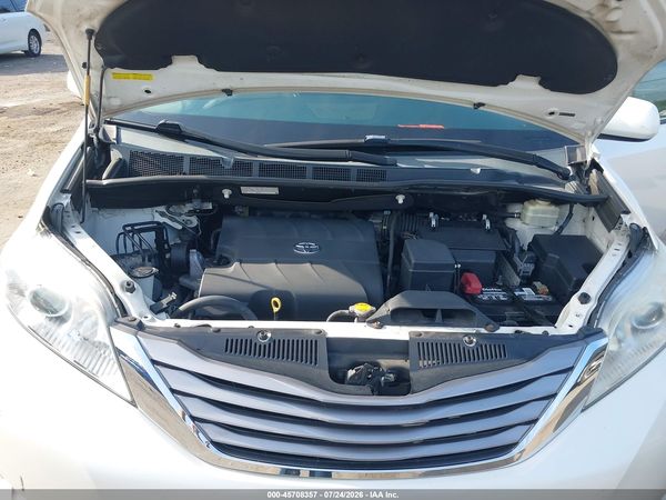 2015 TOYOTA SIENNA XLE PREMIUM 8 PASSENGER