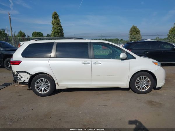 2015 TOYOTA SIENNA XLE PREMIUM 8 PASSENGER