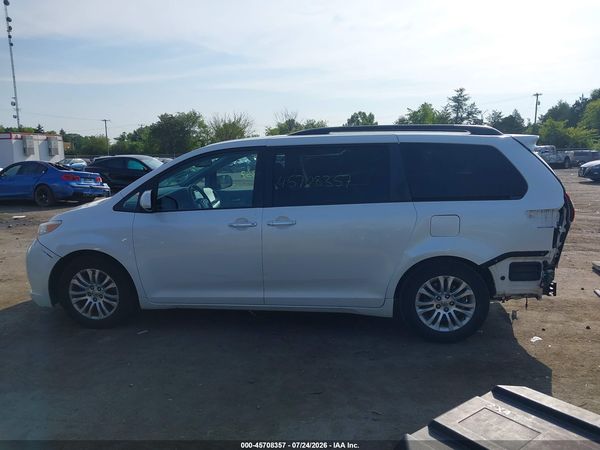 2015 TOYOTA SIENNA XLE PREMIUM 8 PASSENGER