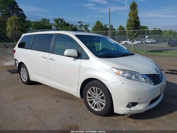 2015 TOYOTA SIENNA XLE PREMIUM 8 PASSENGER