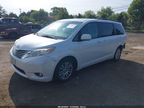 2015 TOYOTA SIENNA XLE PREMIUM 8 PASSENGER