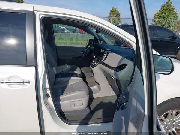 2015 TOYOTA SIENNA XLE PREMIUM 8 PASSENGER
