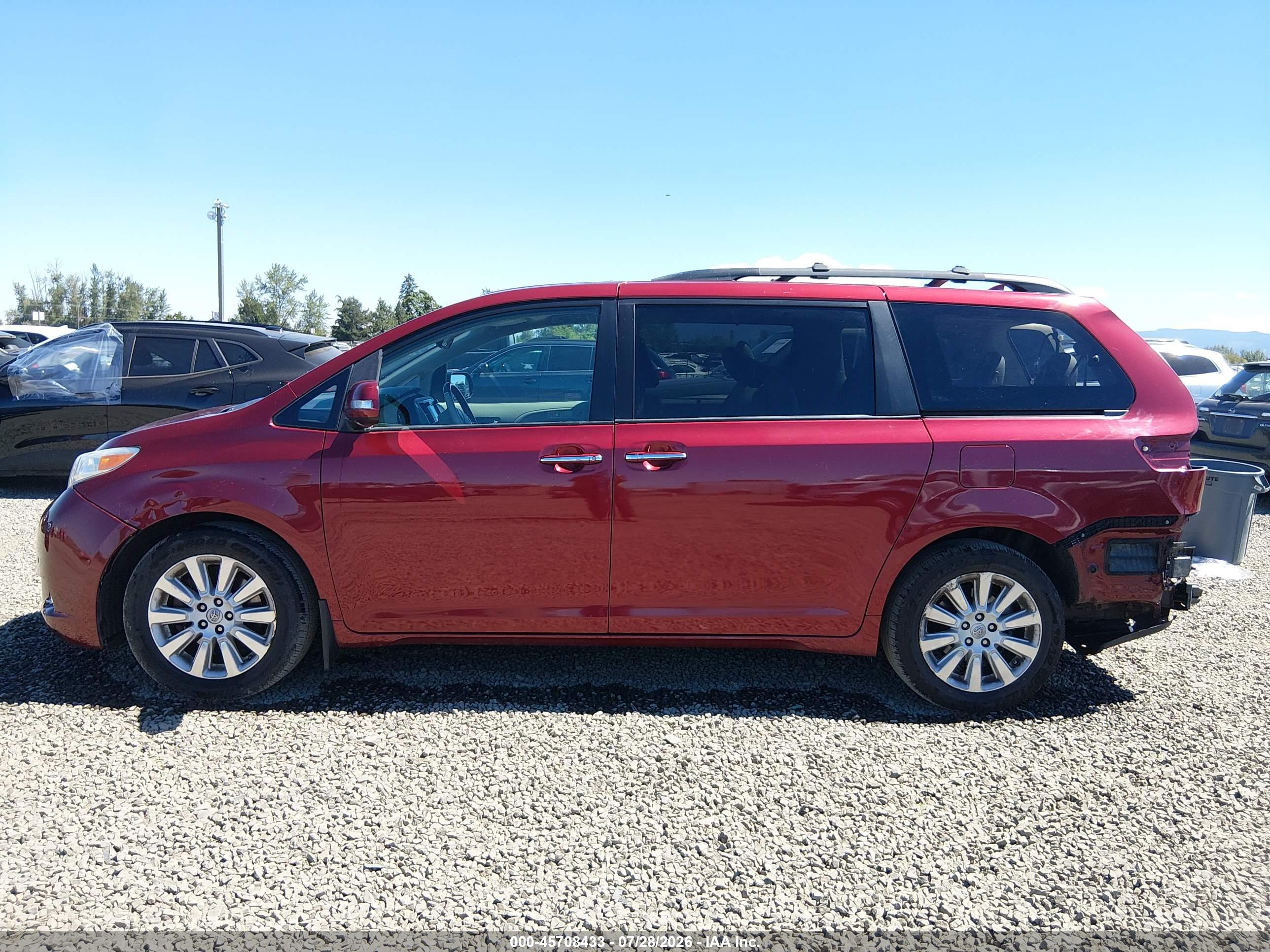 2014 TOYOTA SIENNA LIMITED 7 PASSENGER