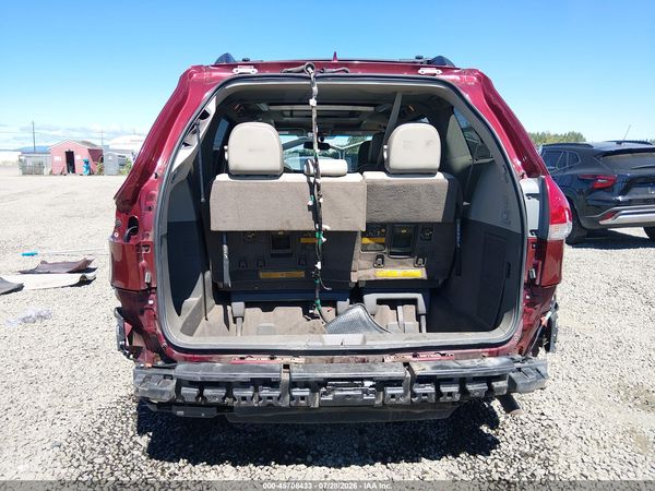 2014 TOYOTA SIENNA LIMITED 7 PASSENGER