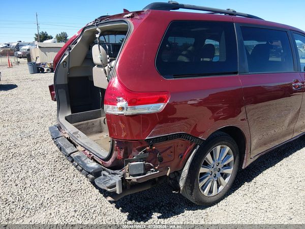 2014 TOYOTA SIENNA LIMITED 7 PASSENGER