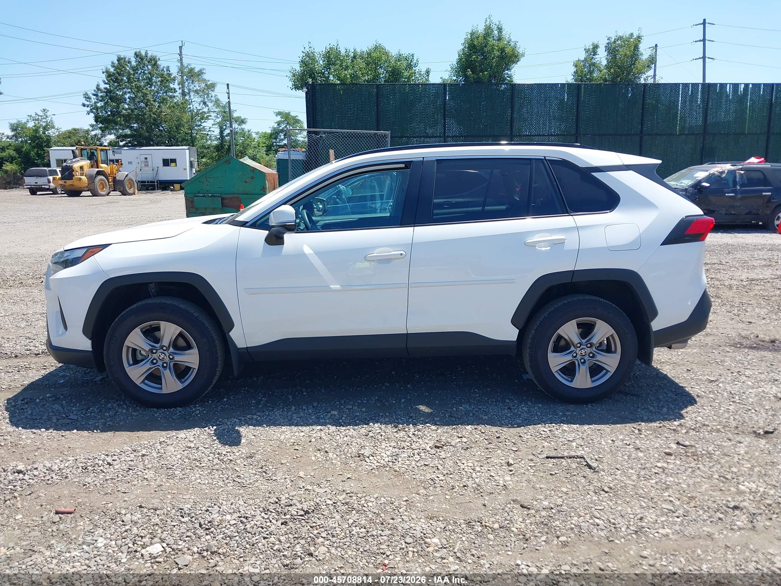 2025 TOYOTA RAV4 XLE