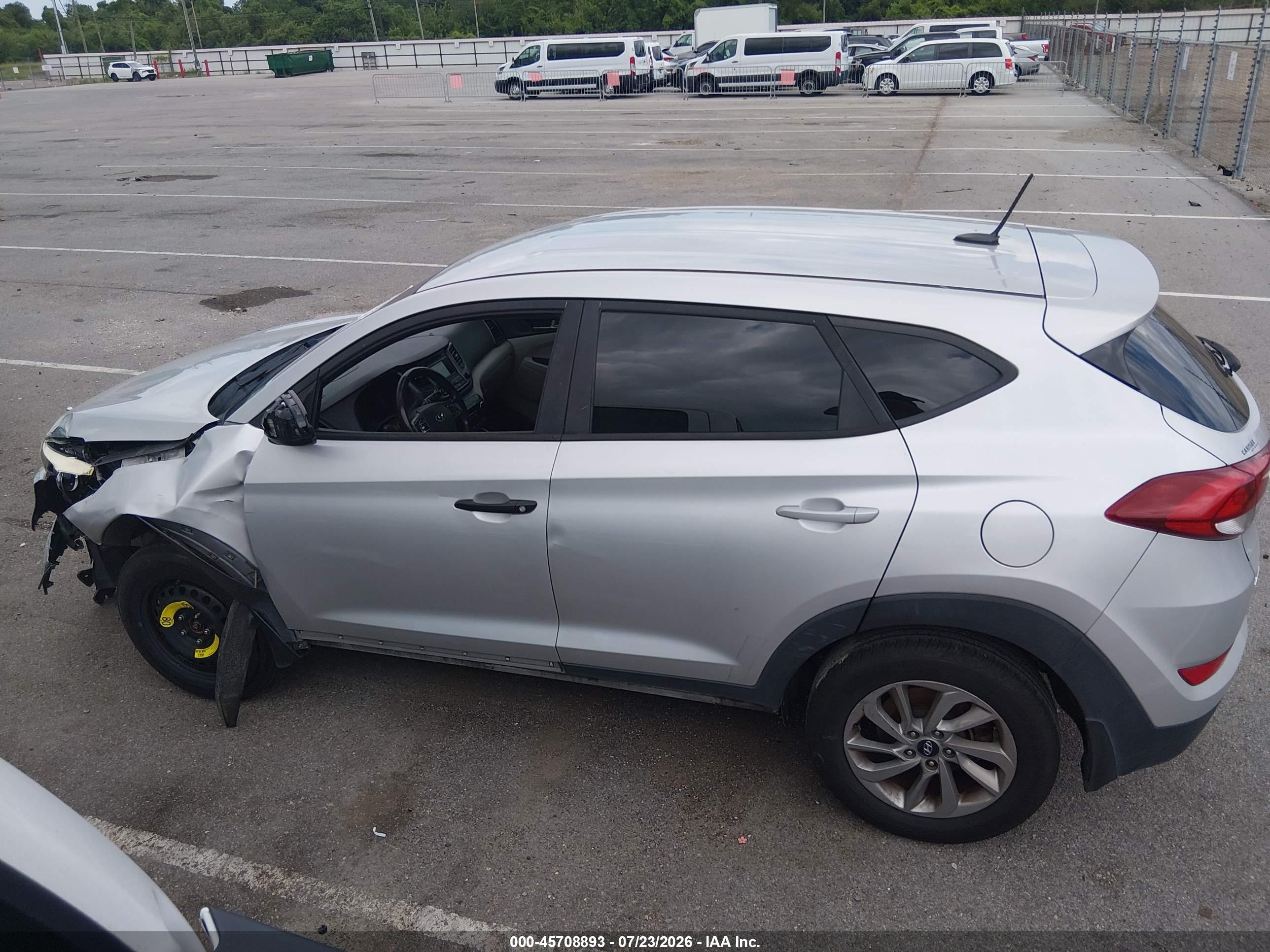 2016 HYUNDAI TUCSON SE