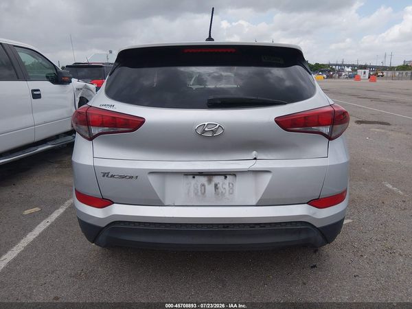 2016 HYUNDAI TUCSON SE