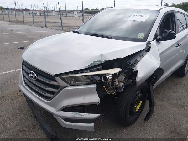 2016 HYUNDAI TUCSON SE