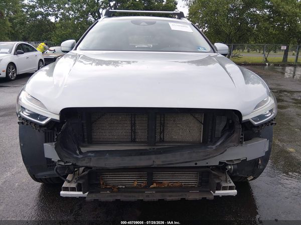 2018 VOLVO XC60 T6 MOMENTUM