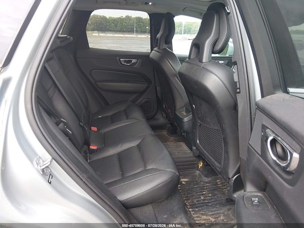 2018 VOLVO XC60 T6 MOMENTUM