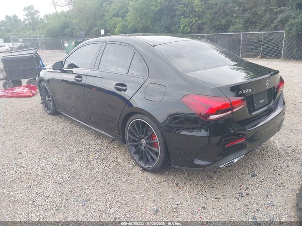 2021 MERCEDES-BENZ A 220 A220