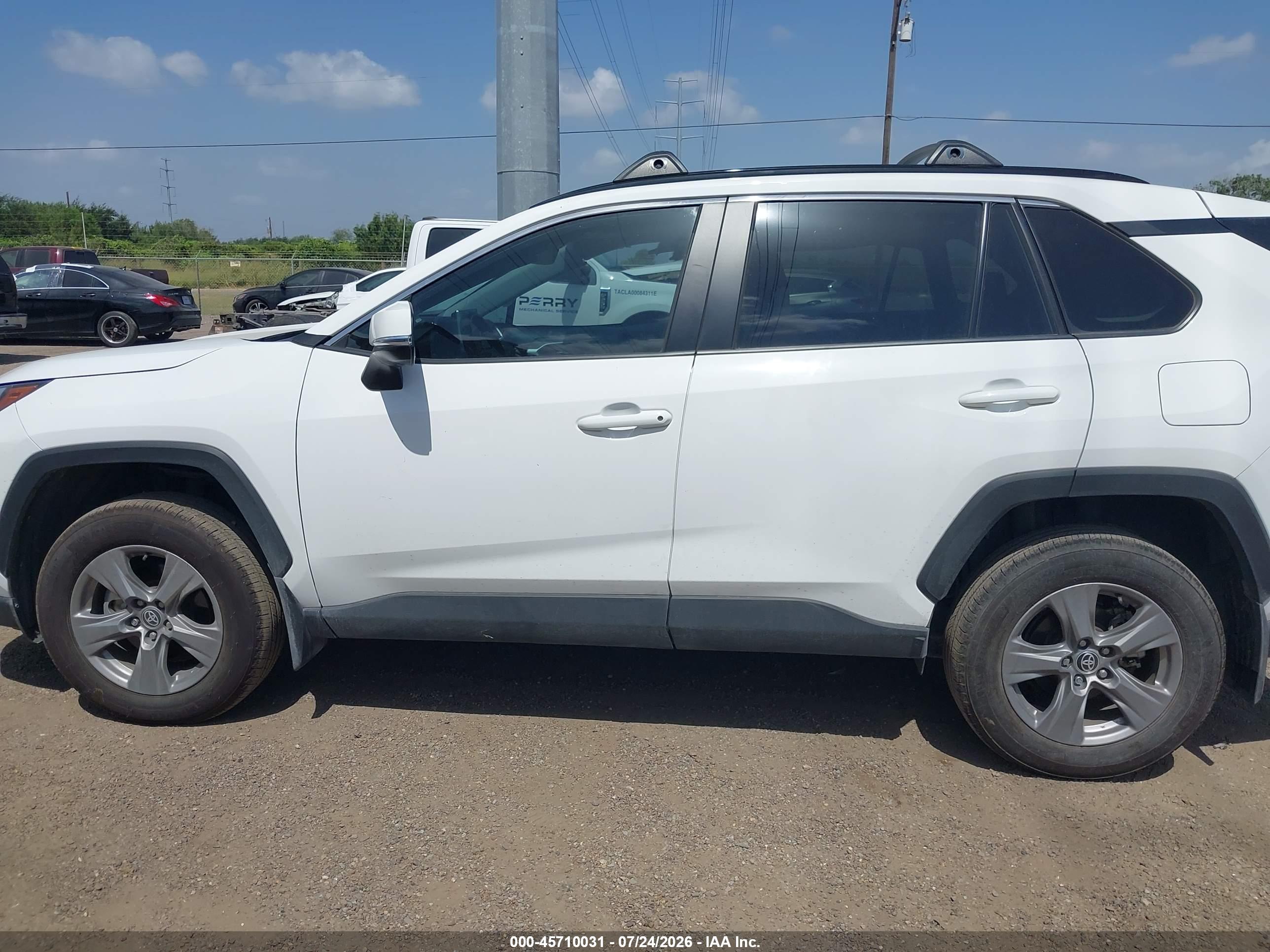 2025 TOYOTA RAV4 XLE