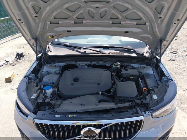2025 VOLVO XC40 B5 PLUS BRIGHT THEME
