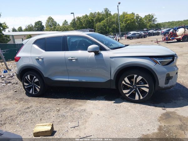 2025 VOLVO XC40 B5 PLUS BRIGHT THEME