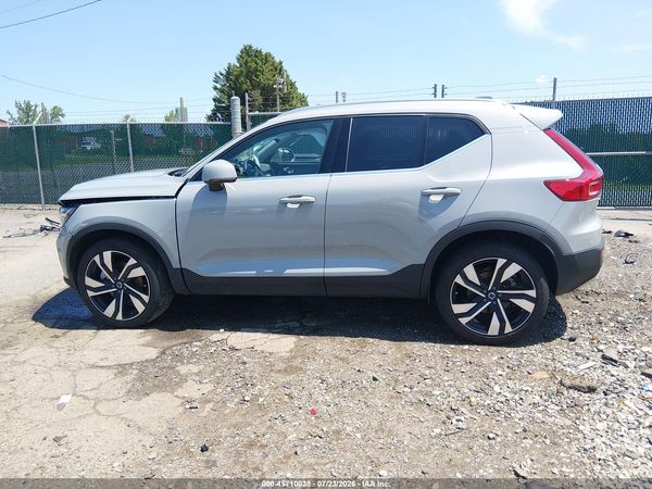 2025 VOLVO XC40 B5 PLUS BRIGHT THEME