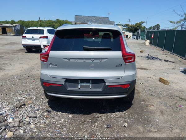 2025 VOLVO XC40 B5 PLUS BRIGHT THEME