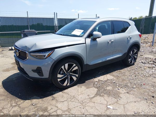 2025 VOLVO XC40 B5 PLUS BRIGHT THEME
