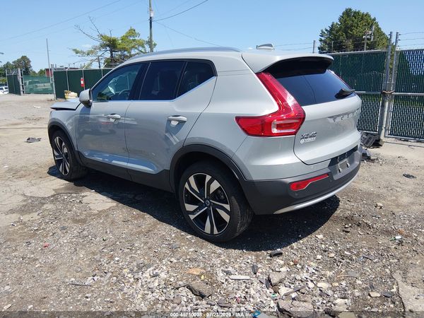 2025 VOLVO XC40 B5 PLUS BRIGHT THEME