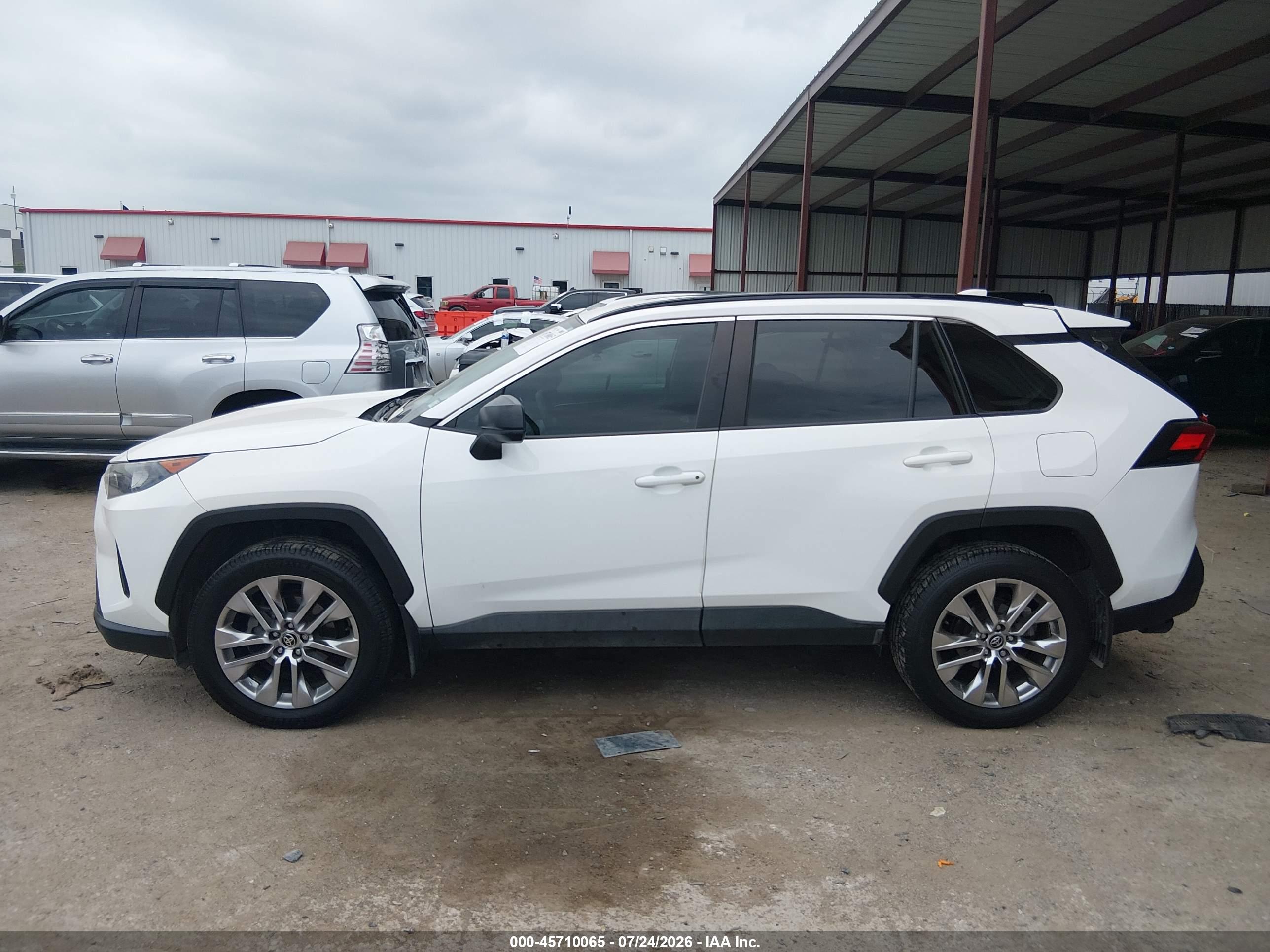2019 TOYOTA RAV4 LE